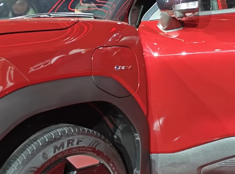 Toyota-ने-लॉन्च-की-अपनी-पहली-इलेक्ट्रिक-SUV–Urban-Cruiser-EV-2026-जानिए-फीचर्स-और-कीमत