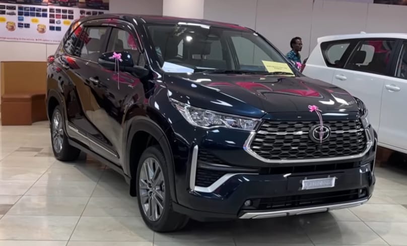 Toyota-Innova-Hycross-का-नया-अवतार-जिसमें-1200km-तक-की-रेंज