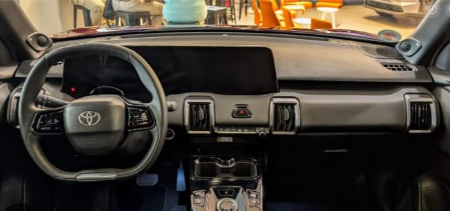 Toyota-ने-लॉन्च-की-अपनी-पहली-इलेक्ट्रिक-SUV–Urban-Cruiser-EV-2026-जानिए-फीचर्स-और-कीमत