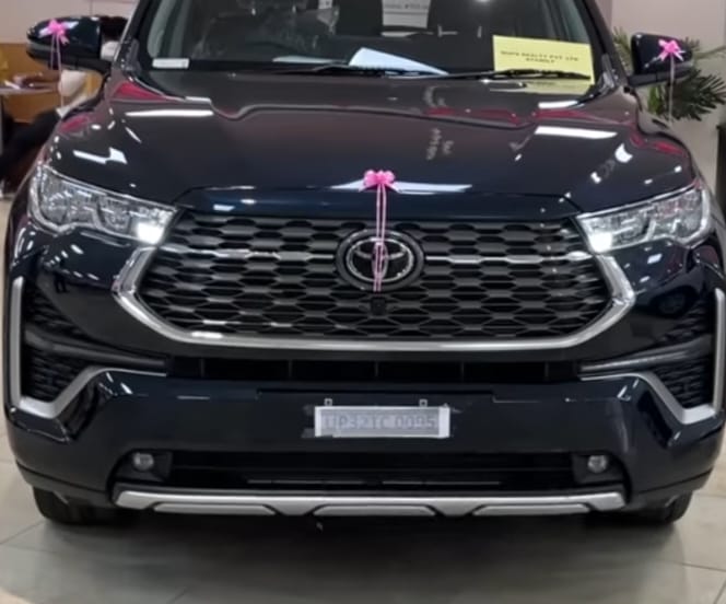 Toyota-Innova-Hycross-का-नया-अवतार-जिसमें-1200km-तक-की-रेंज