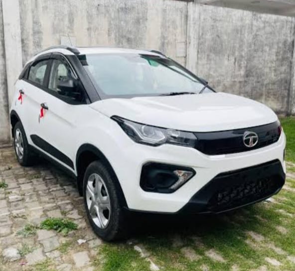 Tata-Nexon-2025-भारतीय-बाजार-की-सबसे-लोकप्रिय-SUV-कार-मे-से-एक-है|