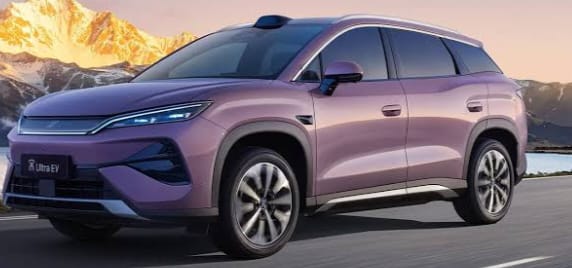 अब-चार्जिंग-का-झंझट खत्म-BYD-Song-Ultra-देती-है-710KM-रेंज-सिर्फ-5-मिनट-चार्ज-में