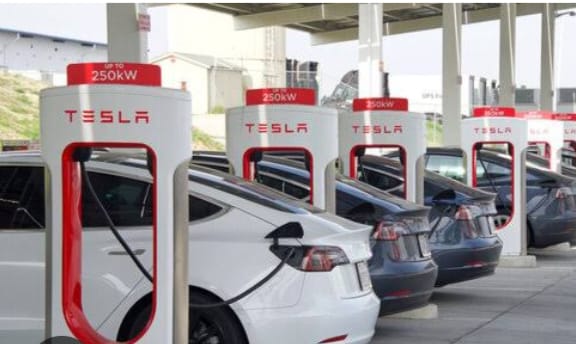 Tesla-ने-भारत-में-लगाए-Ultra-Fast-Superchargers-15-मिनट-में-चार्ज-होगी-कार