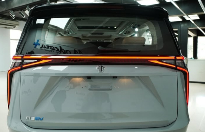 550Km रेंज लेकिन बढ़ गई कीमत! MG M9 पर JSW MG का बड़ा अपडेट 2026