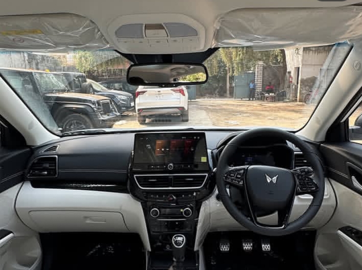पेट्रोल-डीजल भूल जाओ 30Km माइलेज वाली CNG Mahindra XUV 3XO 2026, Sunroof और 6 Airbags के साथ जल्द एंट्री