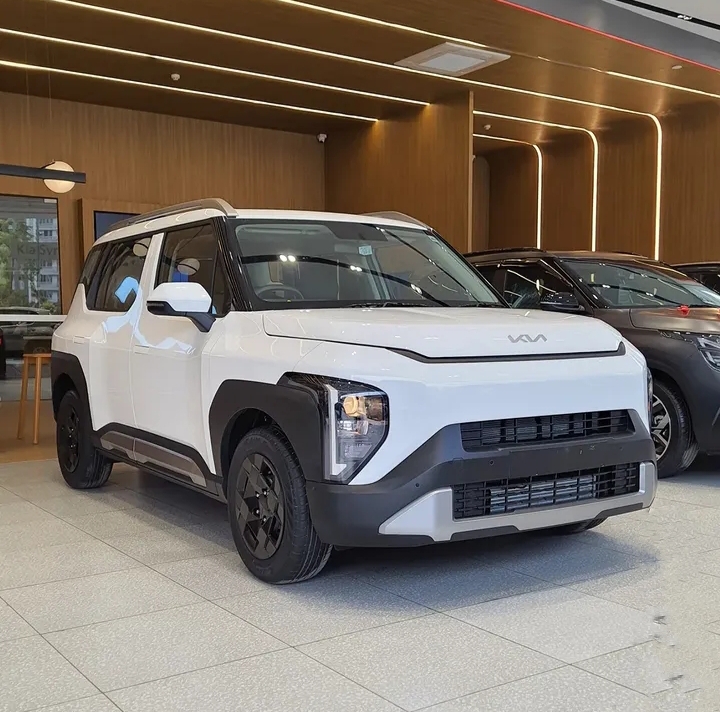 अब ₹8.39 लाख में Kia Syros Facelift 2026 लुक और फीचर्स देख उड़ जाएंगे होश