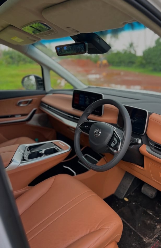550Km रेंज लेकिन बढ़ गई कीमत! MG M9 पर JSW MG का बड़ा अपडेट 2026