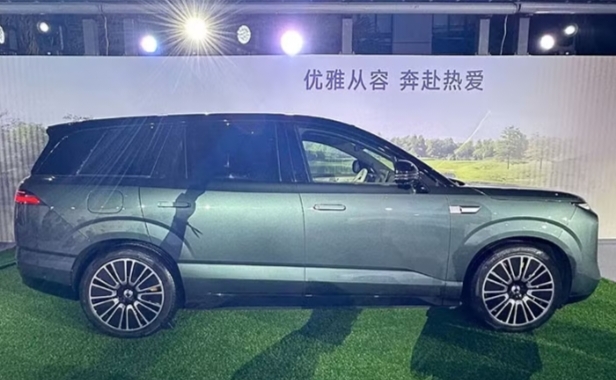 BYD-Denza-N8L-हुई-लॉन्च –430KM-रेंज-और-सुपर-फास्ट-चार्जिंग-के-साथ-EV-मार्केट-में-नया-तूफान