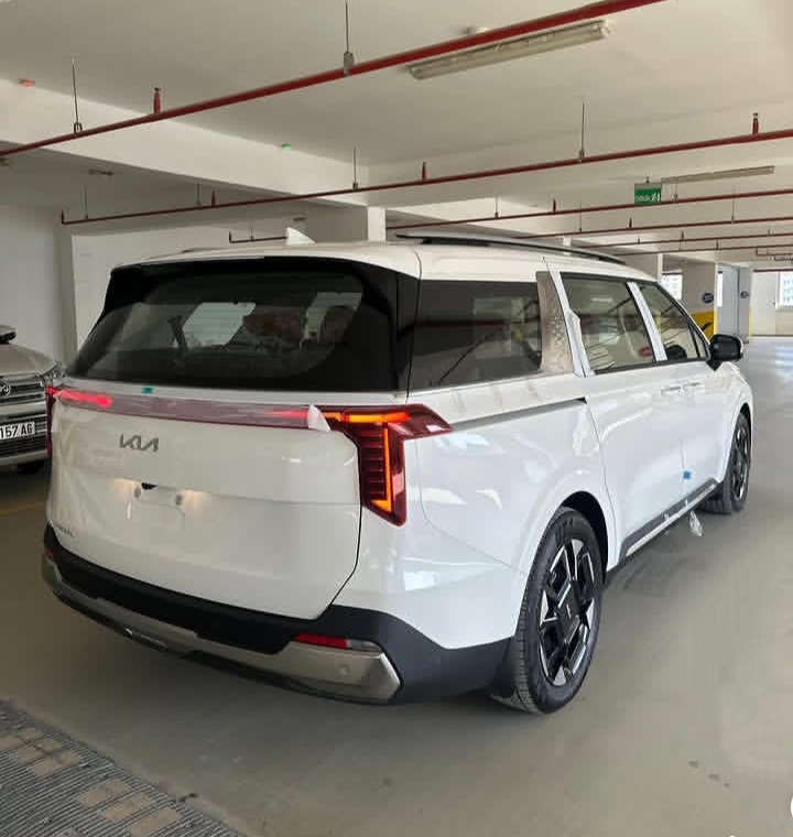 Kia Carnival Discount offer 2026  खरीदने का सुनहरा मौका ₹3.20 लाख की महाबचत जारी