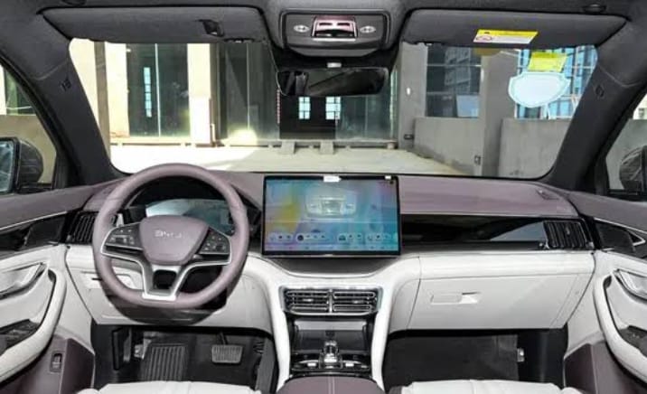 अब-चार्जिंग-का-झंझट खत्म-BYD-Song-Ultra-देती-है-710KM-रेंज-सिर्फ-5-मिनट-चार्ज-में
