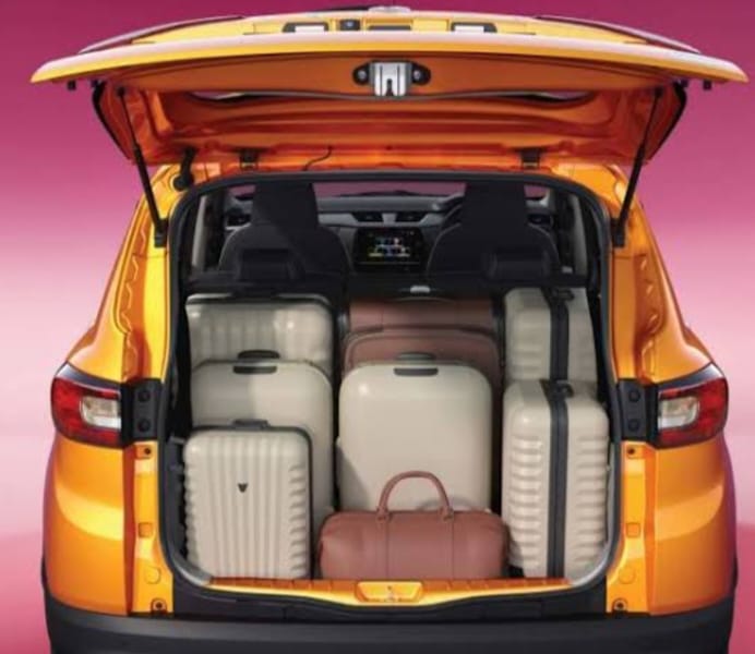 New Renault Triber 2026: एक बटन में सीट फोल्ड, कीमत सुनकर चौंक जाएंगे!