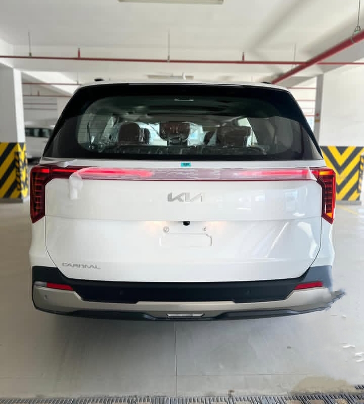 Kia Carnival Discount offer 2026  खरीदने का सुनहरा मौका ₹3.20 लाख की महाबचत जारी