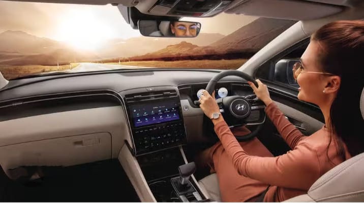 Hyundai Tucson Facelift 2026 में मिलेगा हाईटेक इंटीरियर और बड़ी डिजिटल स्क्रीन 